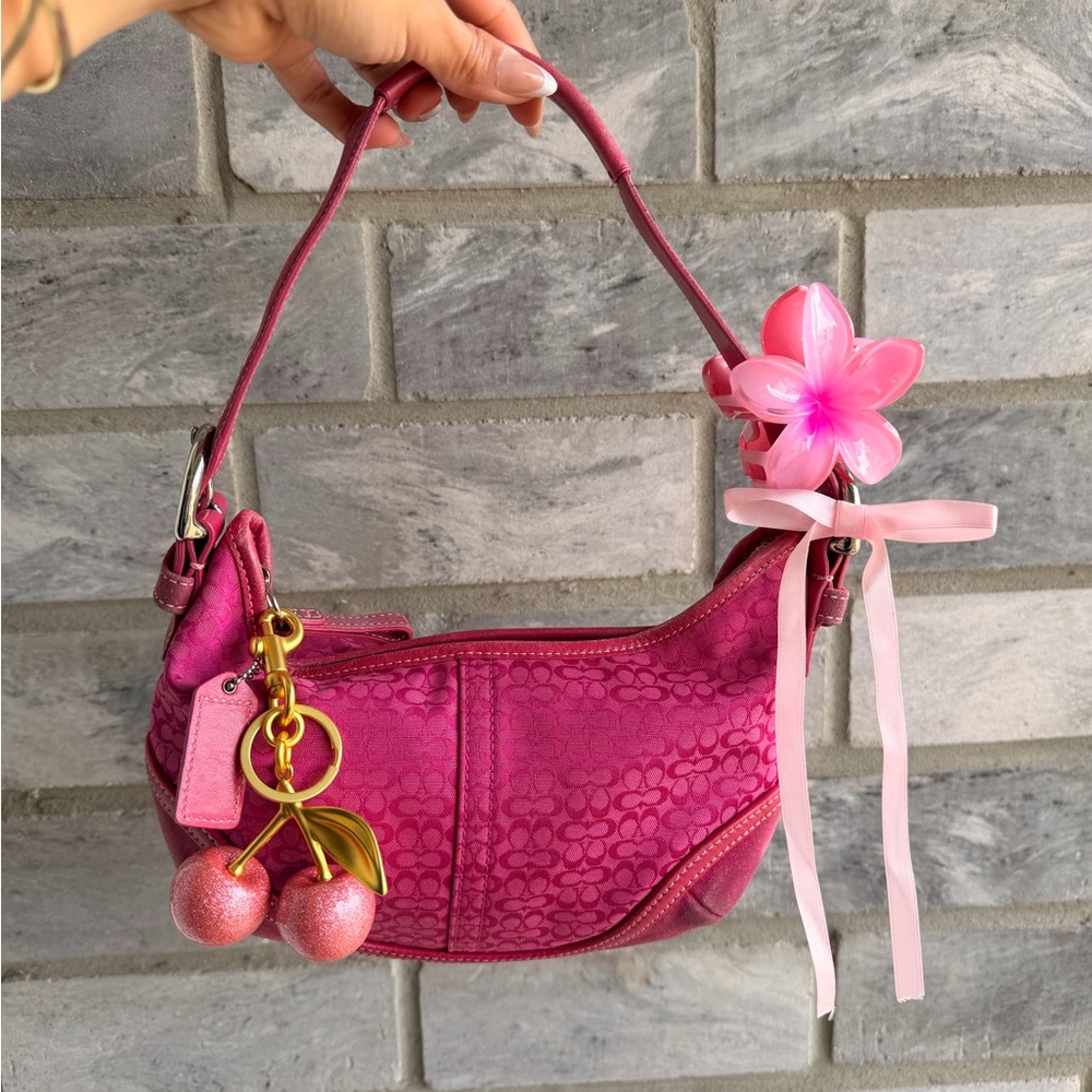 COACH 6351 Hot Pink Signature
Leather Hobo Shoulder Bag Rare Y2K
Vintage 🎀🍓🩷